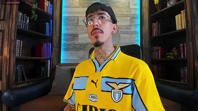 Snapshot of Donovan_Desmond chatting on November 2025 09:52:02 PM Donovan Desmond online show from November 2025 09:52:02 PM