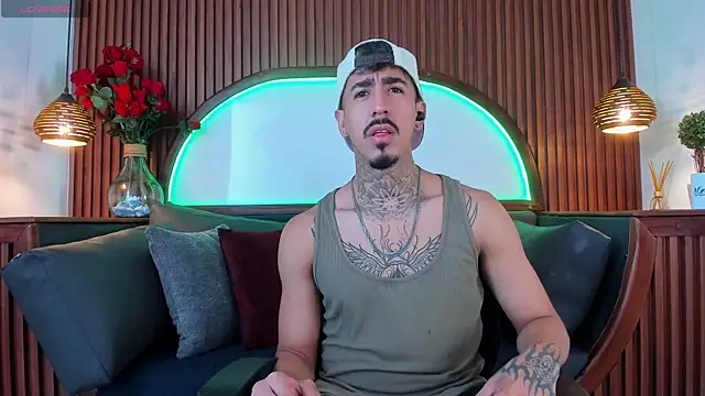 Snapshot of Donovan_Desmond chatting on November 2025 08:18:01 PM Donovan Desmond online show from November 2025 08:18:01 PM