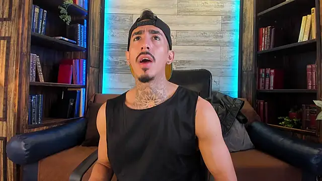 Snapshot of Donovan_Desmond chatting on November 2025 08:19:02 PM Donovan Desmond online show from November 2025 08:19:02 PM