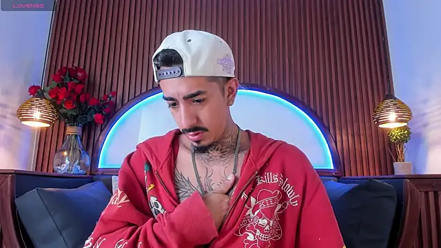 Snapshot of Donovan_Desmond chatting on November 2025 08:22:02 PM Donovan Desmond online show from November 2025 08:22:02 PM