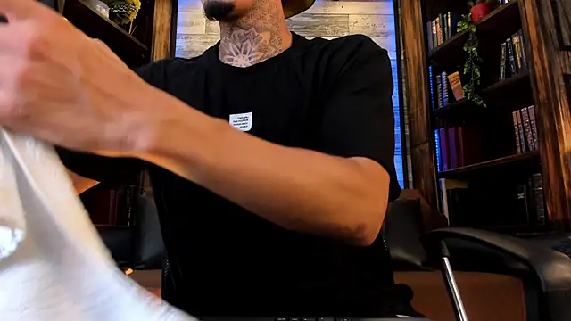 Donovan Desmond online show from March 2026 03:32:01 AM