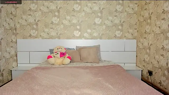 mishapallmer online show from December 2025 08:52:02 AM