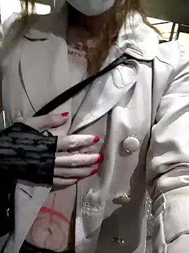 pink-mai online show from November 2025 10:54:01 PM