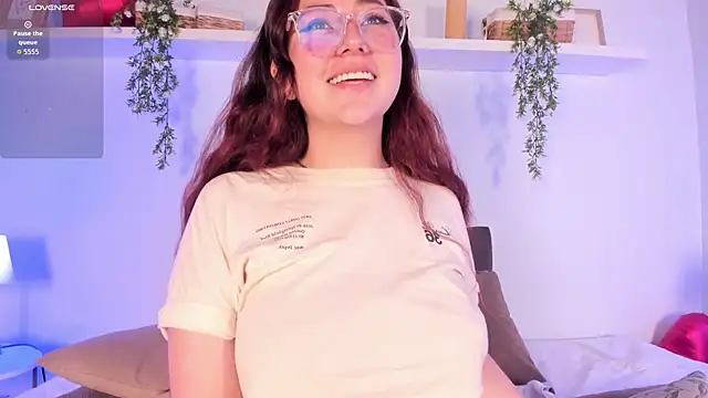 Nicolle Evanss  online show from April 2026 03:29:01 AM