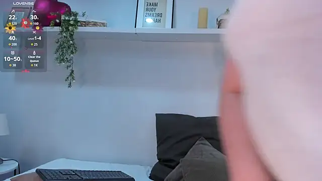 Nicolle Evanss  online show from April 2026 04:28:02 AM