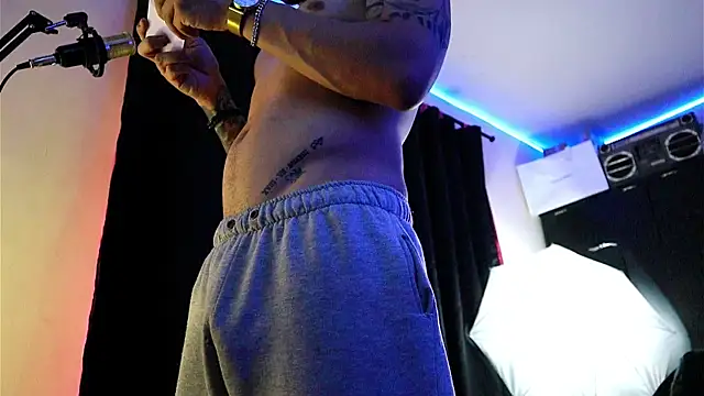 AlphaMasterXxx online show from September 2025 12:43:01 AM