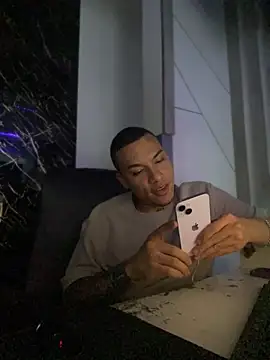 AlphaMasterXxx online show from October 2025 02:17:01 AM