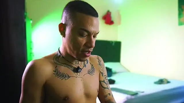 AlphaMasterXxx online show from February 2026 01:04:01 PM