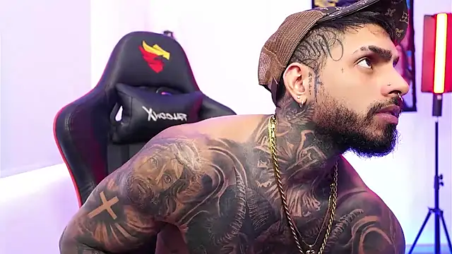 logan hugh8 online show from November 2025 07:30:01 PM