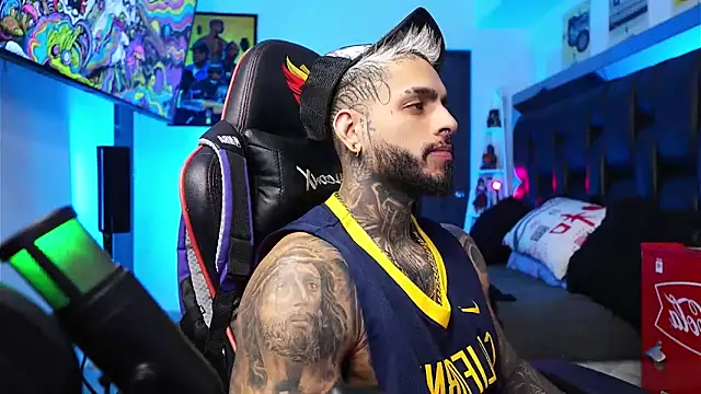 logan hugh8 online show from February 2026 12:23:01 PM