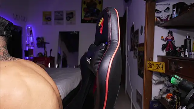 logan hugh8 online show from April 2026 12:00:01 AM