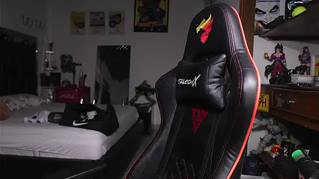 Snapshot of logan_hugh8 chatting on May 2026 11:37:02 AM logan hugh8 online show from May 2026 11:37:02 AM