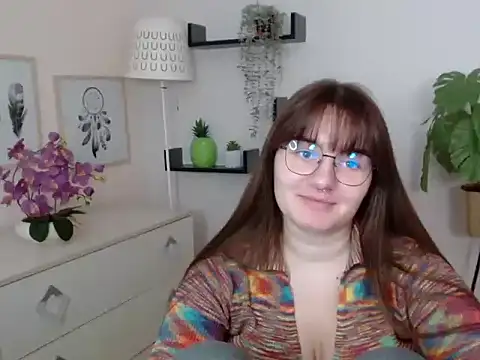 Julie Diamond online show from November 2025 01:47:02 PM