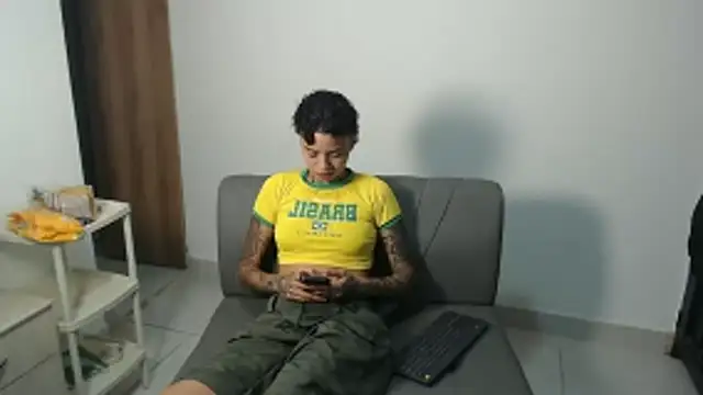 ParisAndVi online show from November 2025 02:14:02 AM