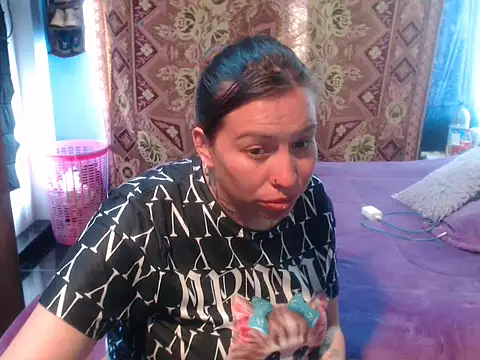 cloequeen15 online show from April 2026 04:45:02 PM