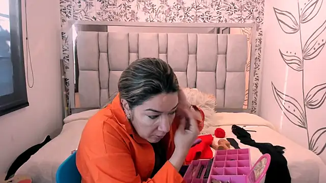 Chanel  Rose   online show from September 2025 12:19:01 PM