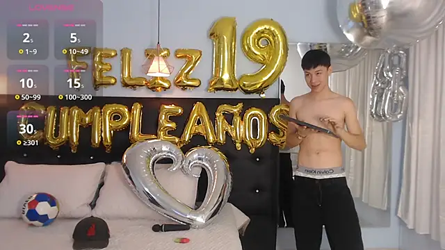 Snapshot of Abraham_horny18 chatting on October 2025 07:56:01 PM Abraham horny18 online show from October 2025 07:56:01 PM