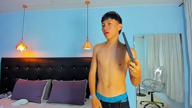 Abraham horny18 online show from October 2025 12:28:01 PM