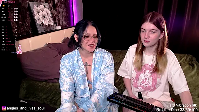 Snapshot of Threesomebabes chatting on September 2025 11:15:01 AM Threesomebabes online show from September 2025 11:15:01 AM