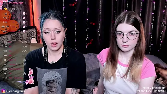 Snapshot of Threesomebabes chatting on October 2025 11:17:01 AM Threesomebabes online show from October 2025 11:17:01 AM