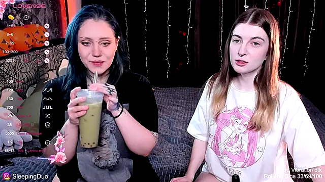 Snapshot of Threesomebabes chatting on October 2025 11:36:02 AM Threesomebabes online show from October 2025 11:36:02 AM