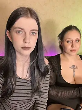 Snapshot of Threesomebabes chatting on July 2026 06:17:01 PM Threesomebabes online show from July 2026 06:17:01 PM
