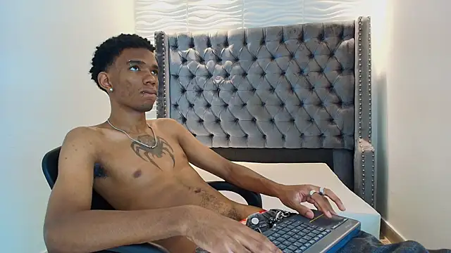 Snapshot of nero_reyd chatting on June 2026 07:13:02 PM nero reyd online show from June 2026 07:13:02 PM