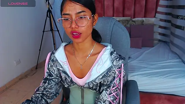 Milaa Star  online show from October 2025 04:41:02 AM