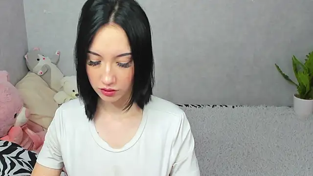 Snapshot of EileenMoores chatting on February 2026 07:57:02 AM EileenMoores online show from February 2026 07:57:02 AM