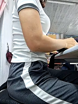 irina hana online show from November 2025 01:39:01 AM