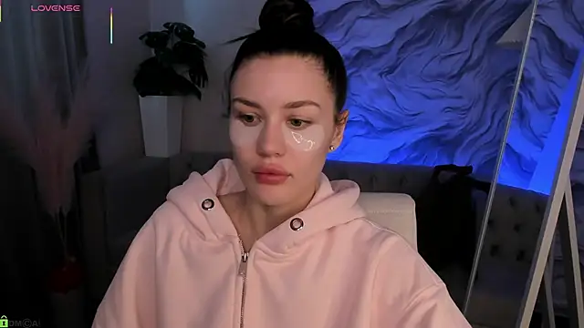 Aria Mila online show from March 2026 03:00:02 AM