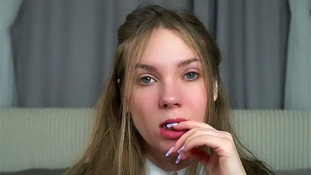 Snapshot of KarriBrownd chatting on November 2025 01:11:01 AM KarriBrownd online show from November 2025 01:11:01 AM