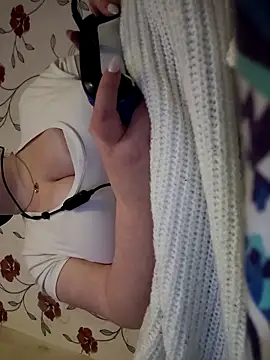 itsCuteTits online show from November 2025 08:52:01 PM