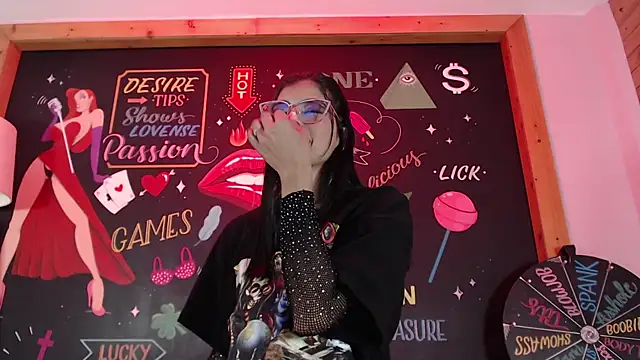 Lola Pierce online show from November 2025 12:05:02 PM