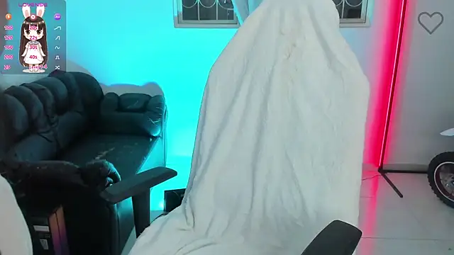 Aishelyng online show from September 2025 10:37:02 PM