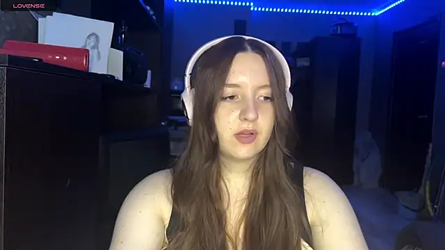 LauretteRagar online show from September 2025 05:48:01 PM