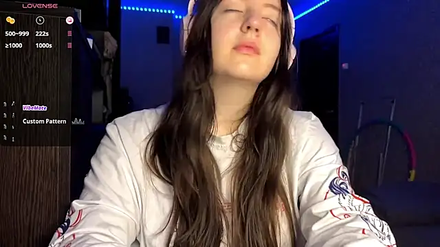 LauretteRagar online show from October 2025 05:19:02 PM