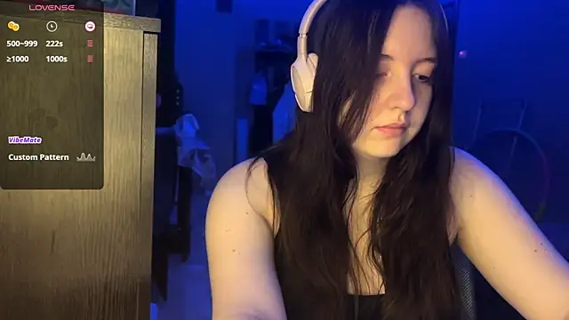 LauretteRagar online show from October 2025 05:10:02 PM