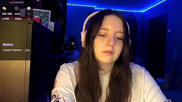 LauretteRagar online show from October 2025 06:05:02 PM