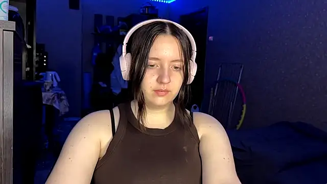 LauretteRagar online show from October 2025 05:36:02 PM