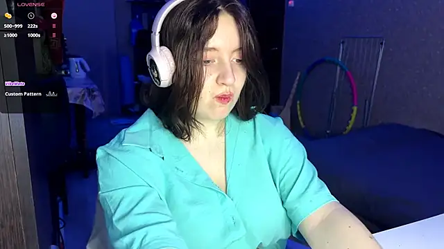 LauretteRagar online show from November 2025 05:34:01 PM