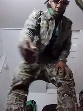 Snapshot of SliCOnG0 chatting on April 2026 09:13:01 AM SliCOnG0 online show from April 2026 09:13:01 AM