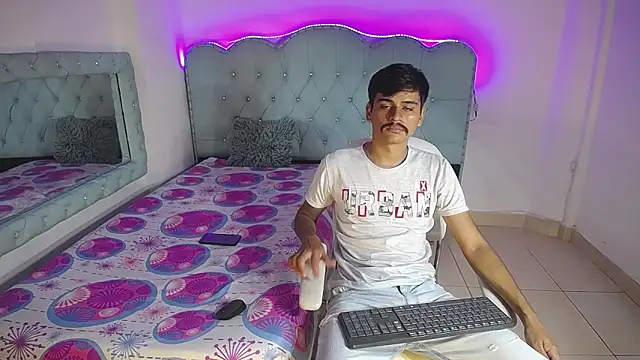 Charlie Cock  online show from September 2025 04:34:02 AM