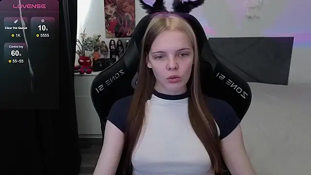 Luna Navy online show from September 2025 09:30:01 AM