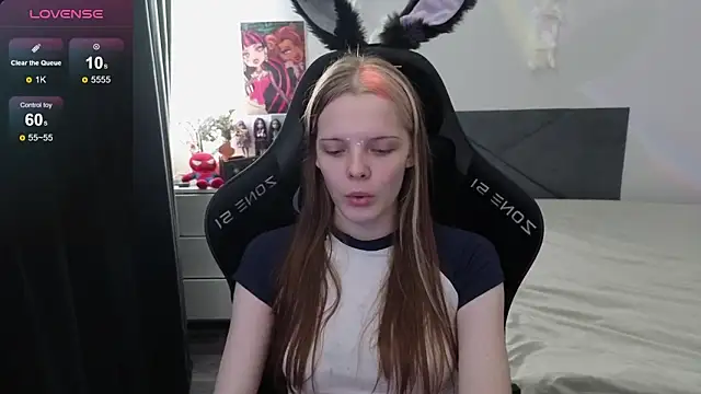 Luna Navy online show from September 2025 08:37:02 AM