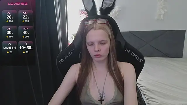 Luna Navy online show from September 2025 08:30:01 AM