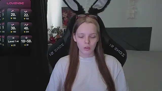 Luna Navy online show from October 2025 08:56:02 AM