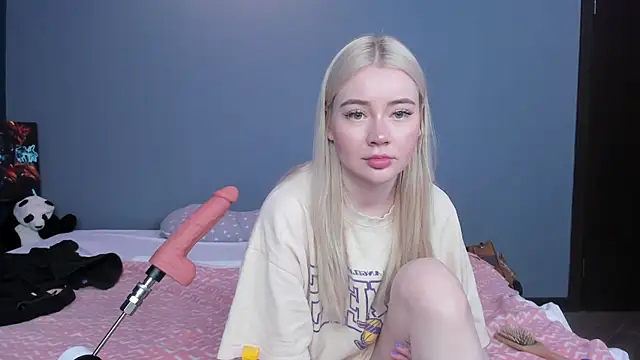 Snapshot of Lillie_Berry chatting on May 2026 05:25:01 AM Lillie Berry online show from May 2026 05:25:01 AM