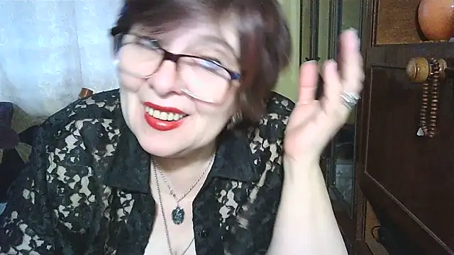 Snapshot of VeronicaGold511 chatting on February 2026 05:45:01 AM VeronicaGold511 online show from February 2026 05:45:01 AM