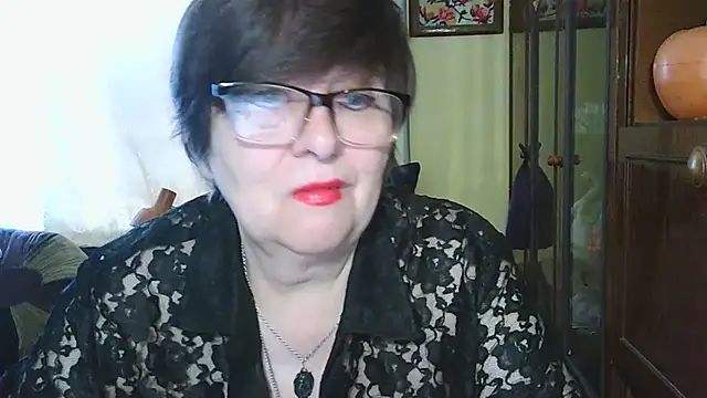 Snapshot of VeronicaGold511 chatting on June 2026 06:49:02 AM VeronicaGold511 online show from June 2026 06:49:02 AM